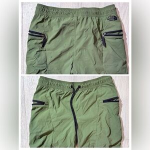 The North Face Temescal Cargo shorts Green Mens sz M Hiking Outdoors Beach Stain